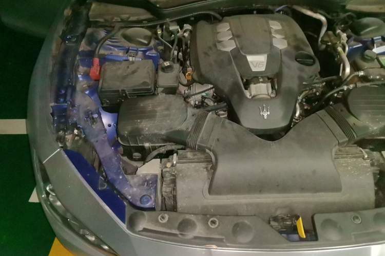 Used Maserati Ghibli 2017 3.0T Standard Edition Engine Bay Right