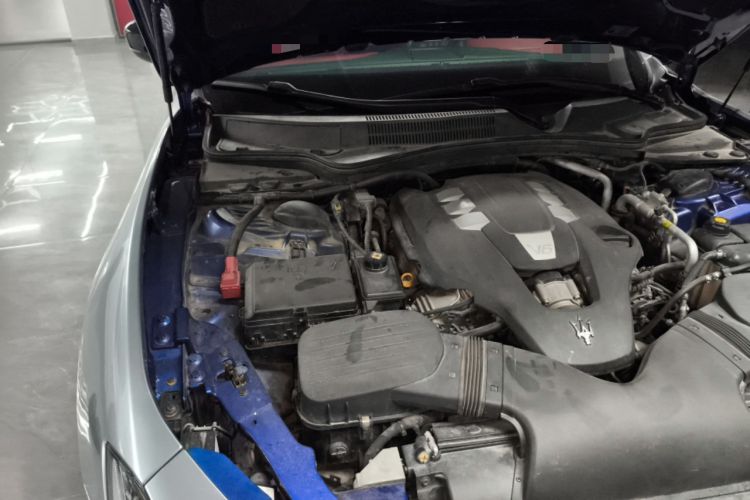 Used Maserati Ghibli 2017 3.0T Standard Edition Engine Bay Right