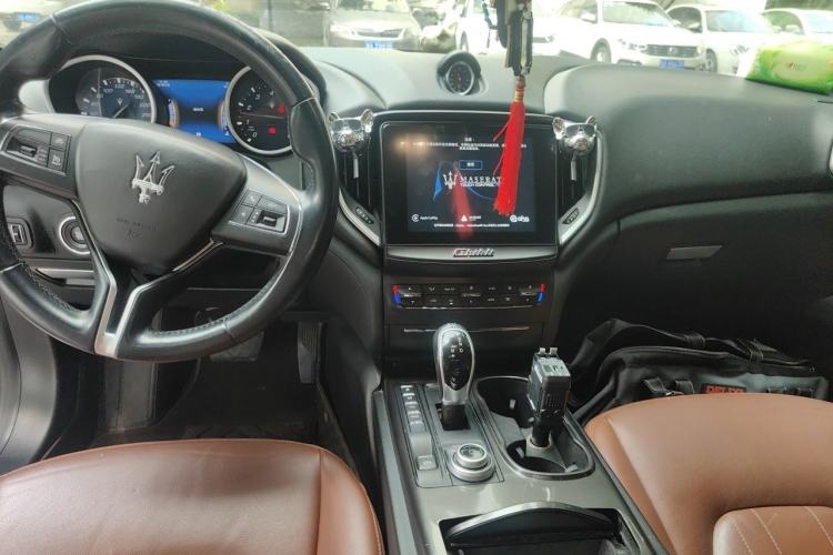 Used Maserati Ghibli 2017 3.0T Standard Edition Center Console
