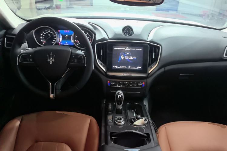 Used Maserati Ghibli 2017 3.0T Standard Edition Center Console