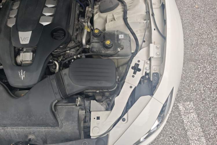 Used Maserati Ghibli 2017 3.0T Standard Edition Engine Bay Left