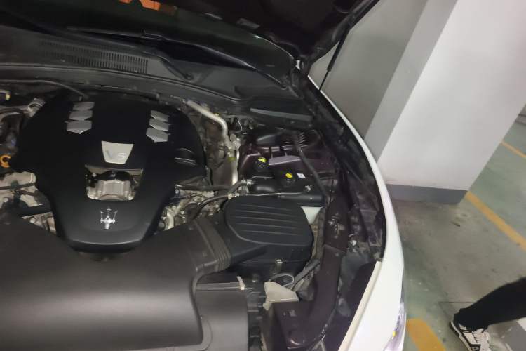 Used Maserati Ghibli 2017 3.0T Standard Edition Engine Bay Left