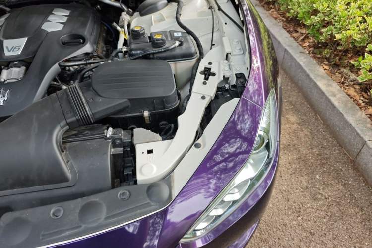 Used Maserati Ghibli 2017 3.0T Standard Edition Engine Bay Left