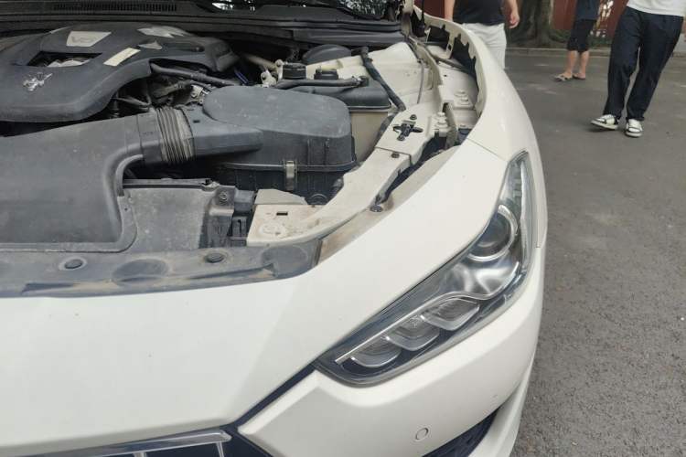 Used Maserati Ghibli 2017 3.0T Standard Edition Engine Bay Left