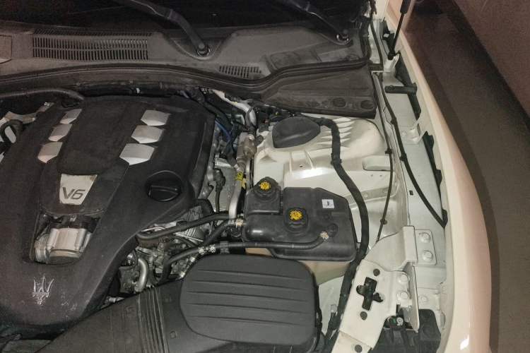 Used Maserati Ghibli 2017 3.0T Standard Edition Engine Bay Left