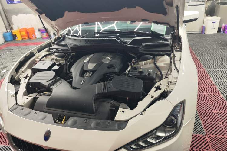 Used Maserati Ghibli 2017 3.0T Standard Edition Engine Bay Left