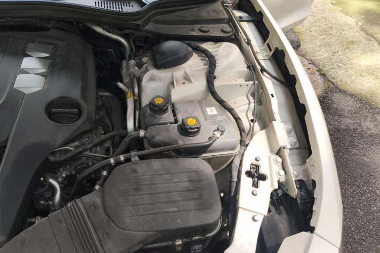 Used Maserati Ghibli 2017 3.0T Standard Edition Engine Bay Left
