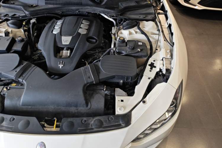 Used Maserati Ghibli 2017 3.0T Standard Edition Engine Bay Left