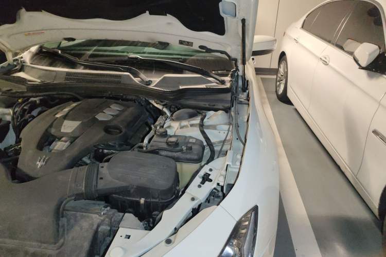 Used Maserati Ghibli 2017 3.0T Standard Edition Engine Bay Left
