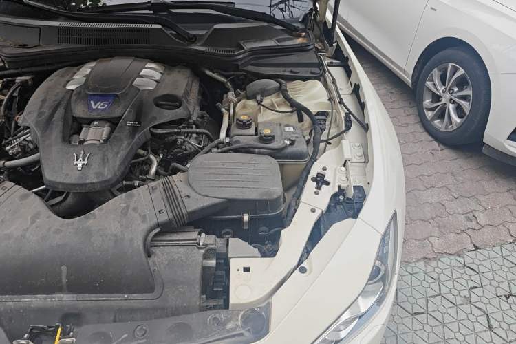Used Maserati Ghibli 2017 3.0T Standard Edition Engine Bay Left
