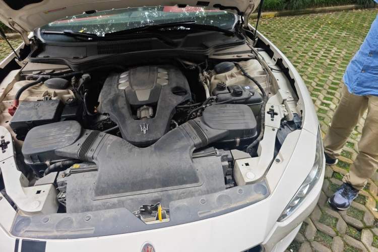 Used Maserati Ghibli 2017 3.0T Standard Edition Engine Bay Left