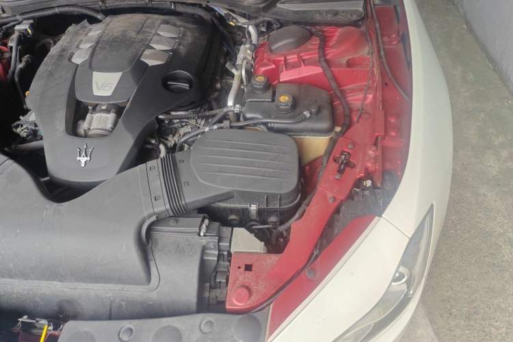 Used Maserati Ghibli 2017 3.0T Standard Edition Engine Bay Left