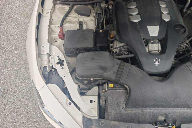 Used Maserati Ghibli 2017 3.0T Standard Edition Engine Bay Right