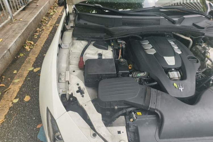Used Maserati Ghibli 2017 3.0T Standard Edition Engine Bay Right