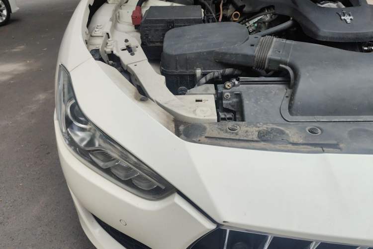Used Maserati Ghibli 2017 3.0T Standard Edition Engine Bay Right