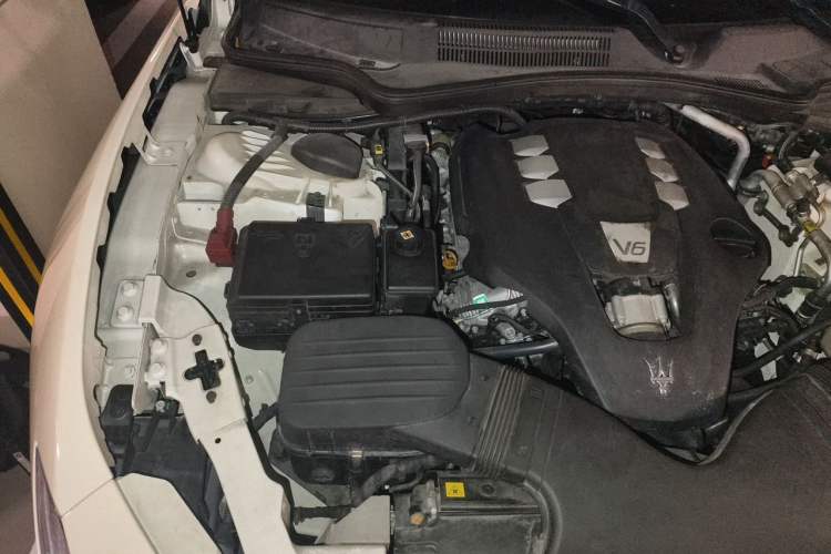 Used Maserati Ghibli 2017 3.0T Standard Edition Engine Bay Right