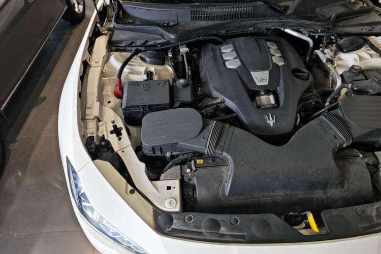 Used Maserati Ghibli 2017 3.0T Standard Edition Engine Bay Right