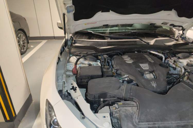 Used Maserati Ghibli 2017 3.0T Standard Edition Engine Bay Right