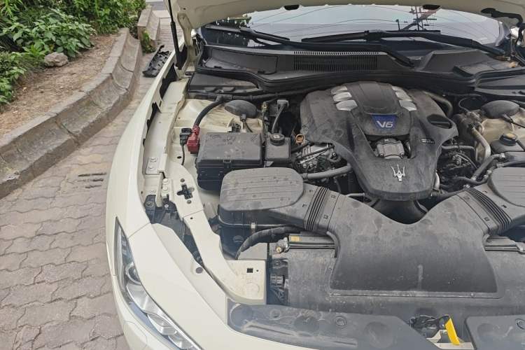 Used Maserati Ghibli 2017 3.0T Standard Edition Engine Bay Right