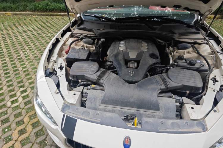 Used Maserati Ghibli 2017 3.0T Standard Edition Engine Bay Right