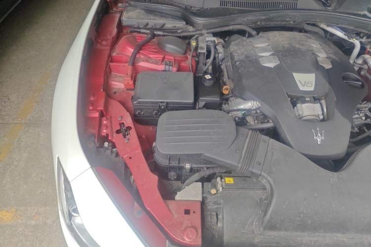 Used Maserati Ghibli 2017 3.0T Standard Edition Engine Bay Right