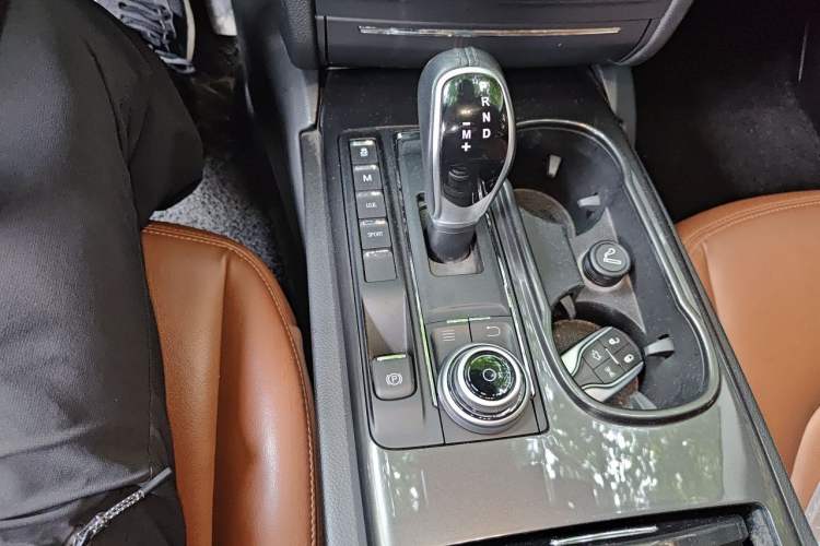 Used Maserati Ghibli 2017 3.0T Standard Edition Gear Lever