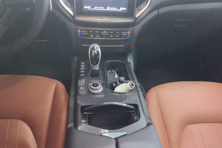 Used Maserati Ghibli 2017 3.0T Standard Edition Gear Lever