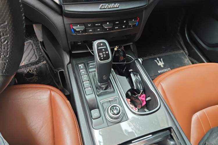 Used Maserati Ghibli 2017 3.0T Standard Edition Gear Lever