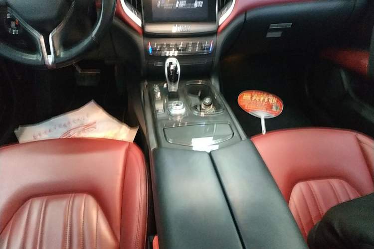 Used Maserati Ghibli 2017 3.0T Standard Edition Gear Lever