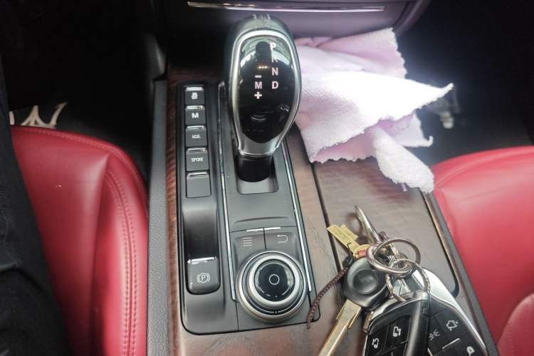 Used Maserati Ghibli 2017 3.0T Standard Edition Gear Lever