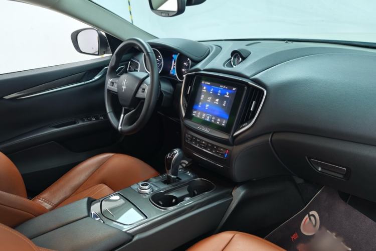 Used Maserati Ghibli 2017 3.0T Standard Edition Interior 7