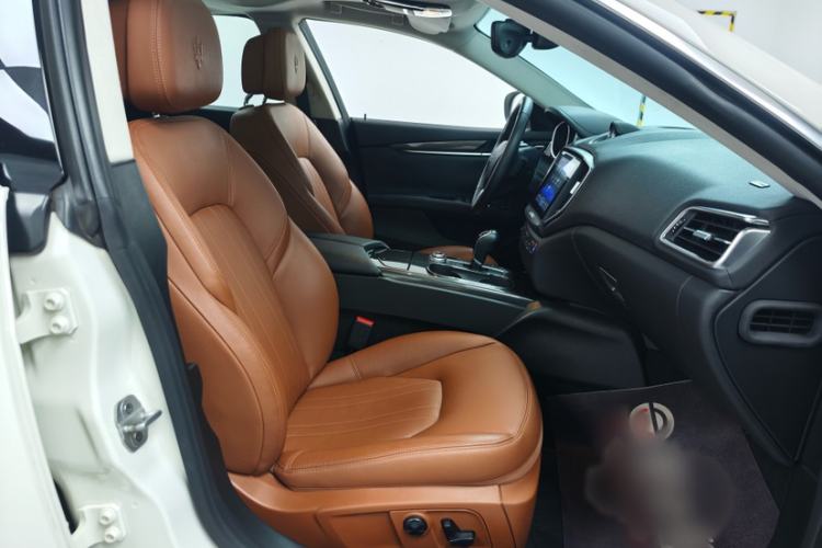 Used Maserati Ghibli 2017 3.0T Standard Edition Interior 8