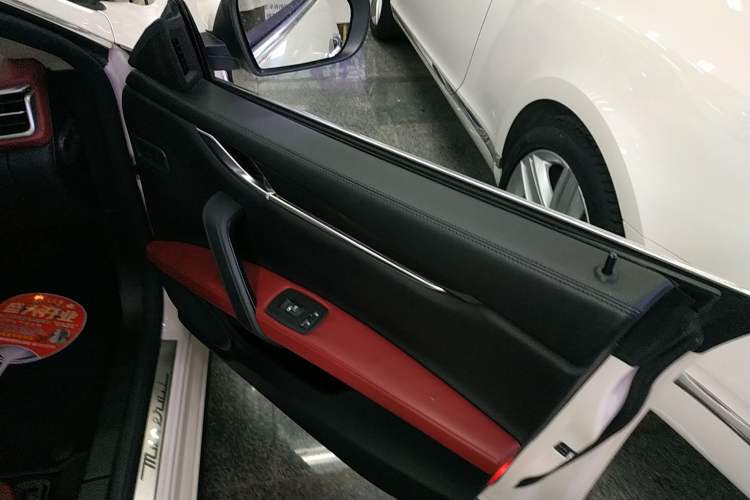 Used Maserati Ghibli 2017 3.0T Standard Edition Right Front Door Interior