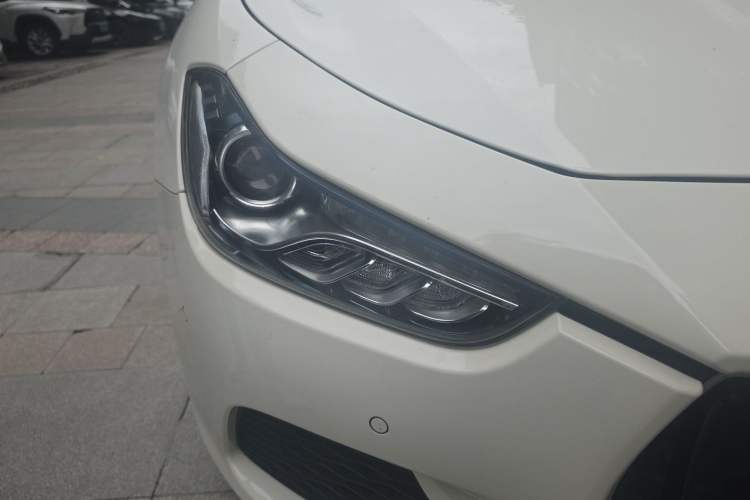 Used Maserati Ghibli 2017 3.0T Standard Edition Right Front Headlight