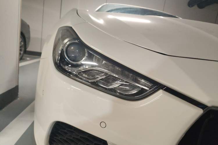 Used Maserati Ghibli 2017 3.0T Standard Edition Right Front Headlight