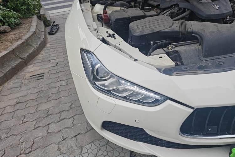 Used Maserati Ghibli 2017 3.0T Standard Edition Right Front Headlight