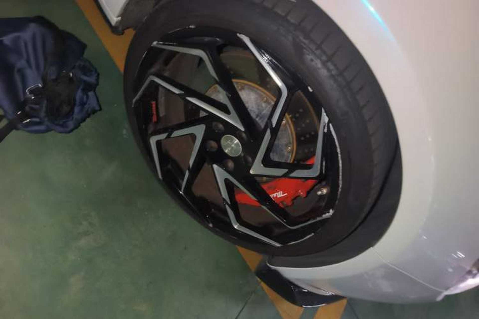 Used Maserati Ghibli 2017 3.0T Standard Edition Right Front Wheel Hub