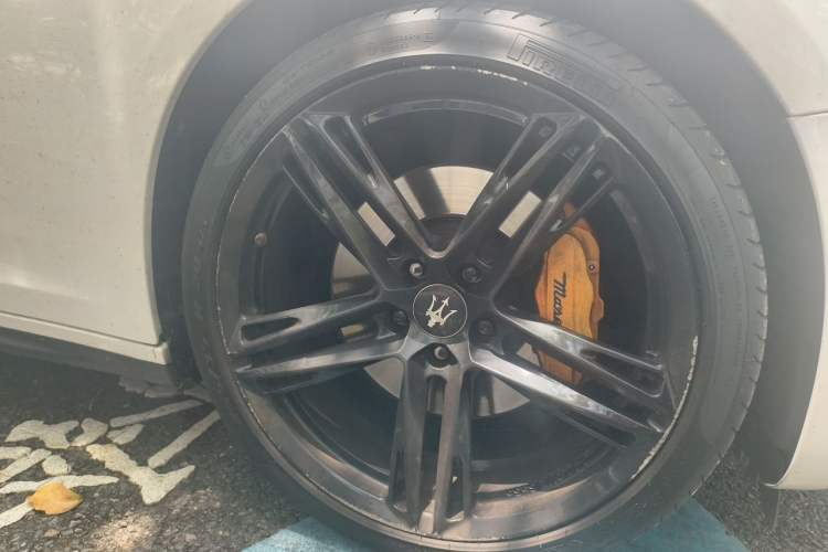 Used Maserati Ghibli 2017 3.0T Standard Edition Right Front Wheel Hub
