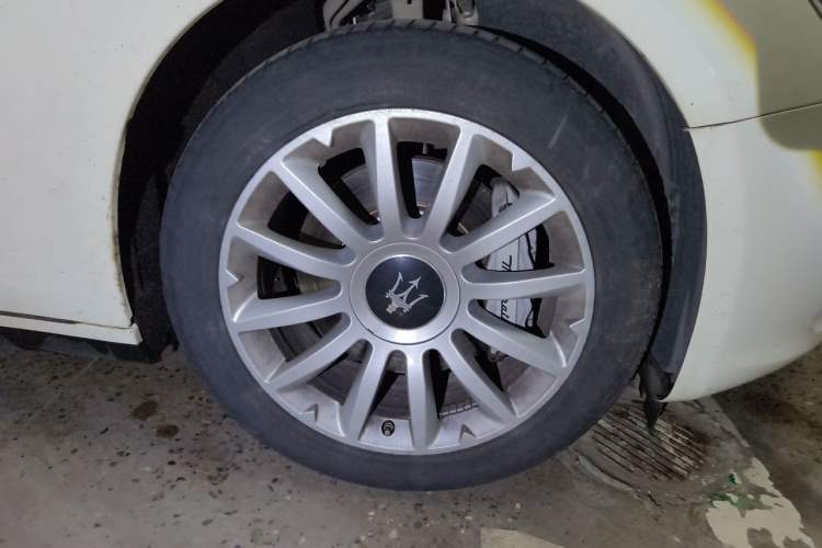 Used Maserati Ghibli 2017 3.0T Standard Edition Right Front Wheel Hub