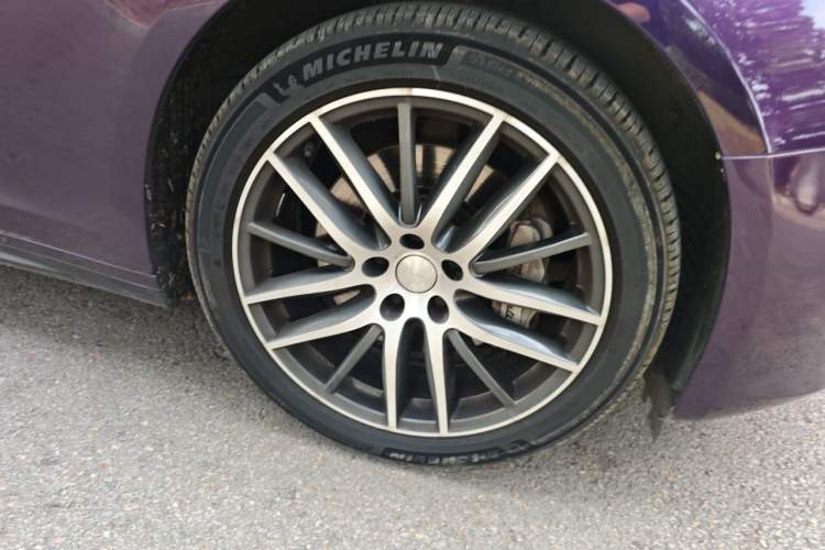 Used Maserati Ghibli 2017 3.0T Standard Edition Right Front Wheel Hub