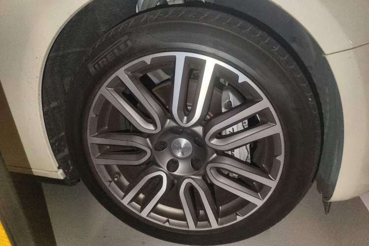 Used Maserati Ghibli 2017 3.0T Standard Edition Right Front Wheel Hub