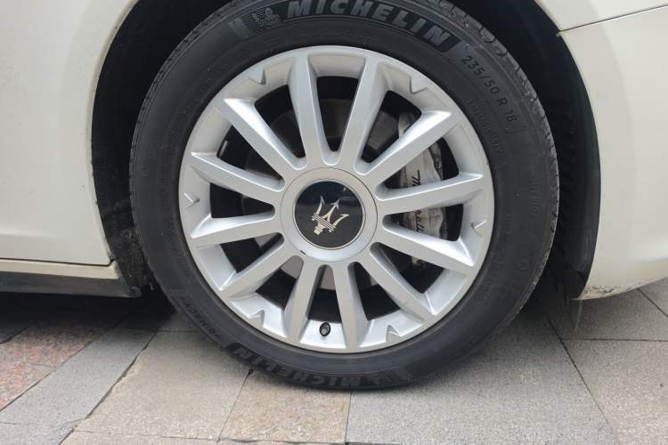 Used Maserati Ghibli 2017 3.0T Standard Edition Right Front Wheel Hub