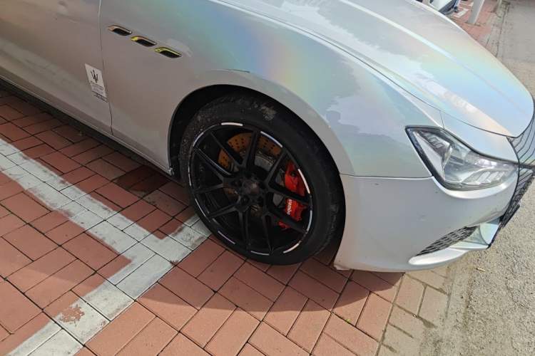 Used Maserati Ghibli 2017 3.0T Standard Edition Right Front Wheel Hub
