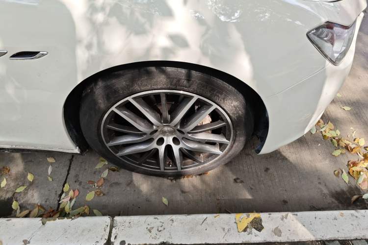 Used Maserati Ghibli 2017 3.0T Standard Edition Right Front Wheel Hub