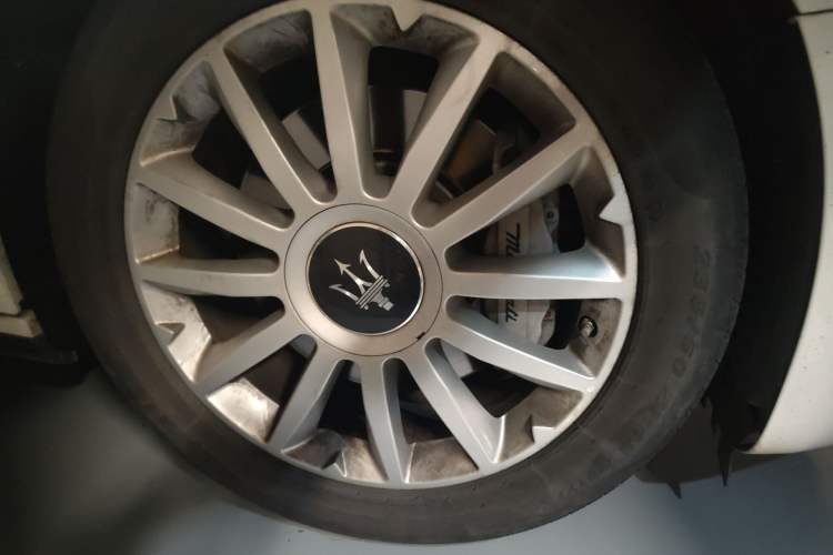 Used Maserati Ghibli 2017 3.0T Standard Edition Right Front Wheel Hub