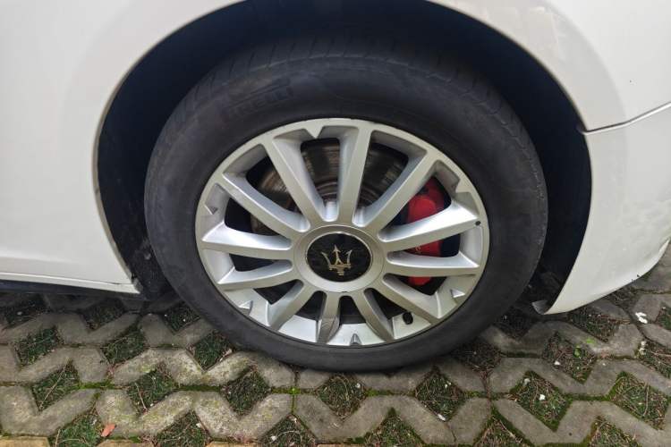 Used Maserati Ghibli 2017 3.0T Standard Edition Right Front Wheel Hub