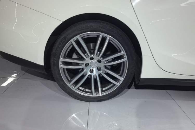 Used Maserati Ghibli 2017 3.0T Standard Edition Right Rear Wheel Hub