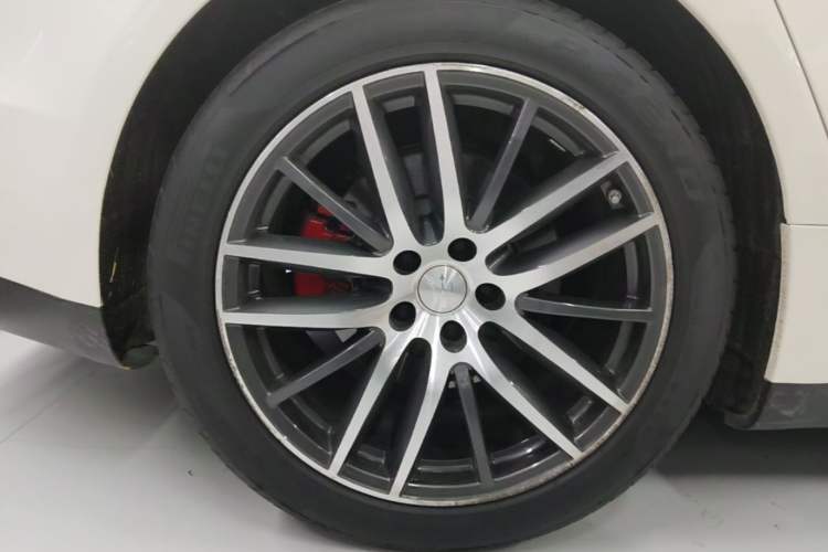 Used Maserati Ghibli 2017 3.0T Standard Edition Right Rear Wheel Hub