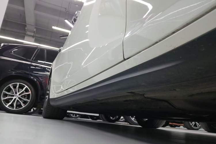 Used Maserati Ghibli 2017 3.0T Standard Edition Right Side Sill
