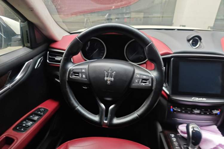 Used Maserati Ghibli 2017 3.0T Standard Edition Steering Wheel
